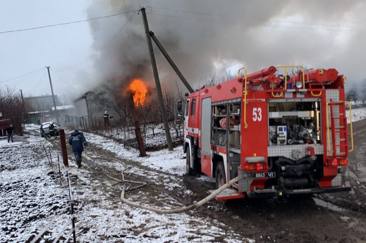 На Харьковщине 3 часа не могли потушить пожар (фото)