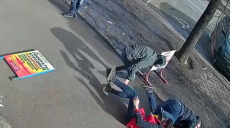 В центре Харькова иностранцы устроили драку. У одного из них был пистолет (видео)