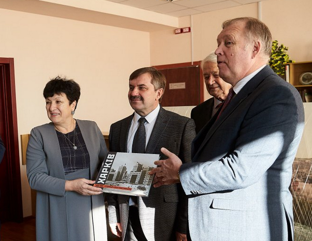 Книгозбірня харківського політеху отримала книжки про Харків
