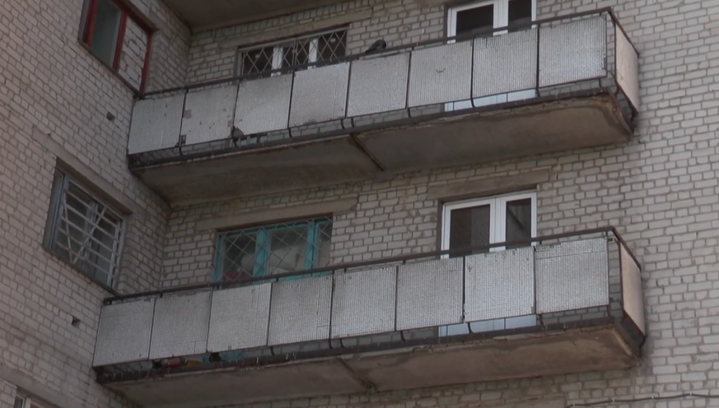 У гуртожитку Харківського автодорожнього коледжу знайшли труп (відео)