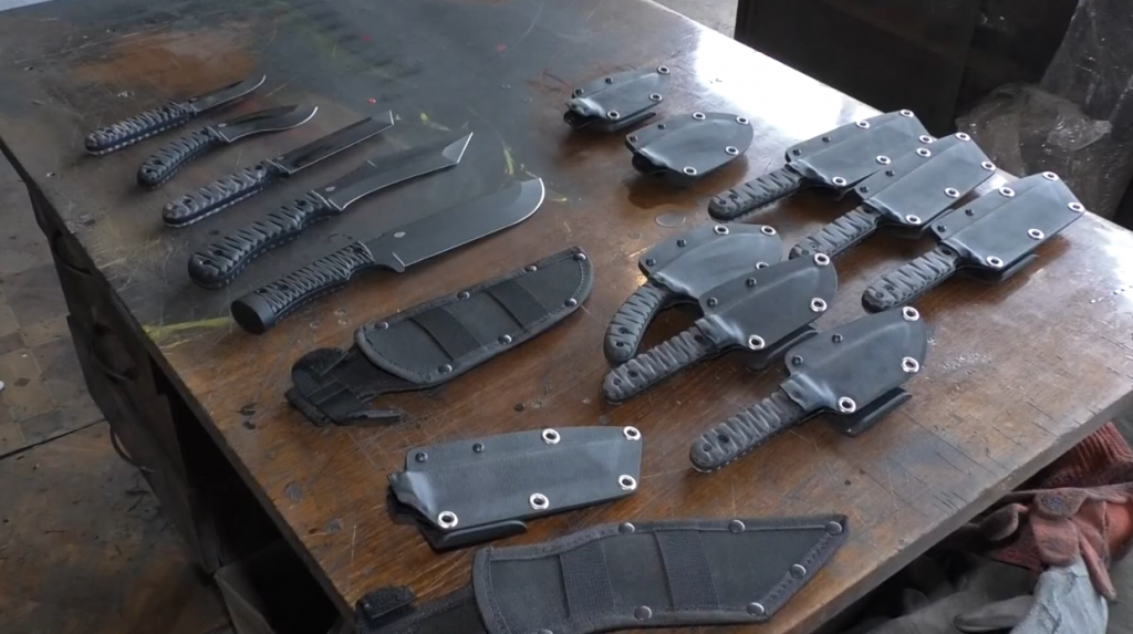 Більше 30 видів унікальних ножів: виробами харківського екс-військового зацікавилися американці (відео)