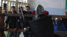 Скрегіт мечів і дзенькіт рапір: у Харкові пройшов чемпіонат з історичного фехтування (відео)