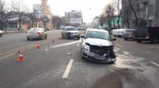 В Харькове в районе вокзала произошло ДТП. Двое пострадавших (фото)