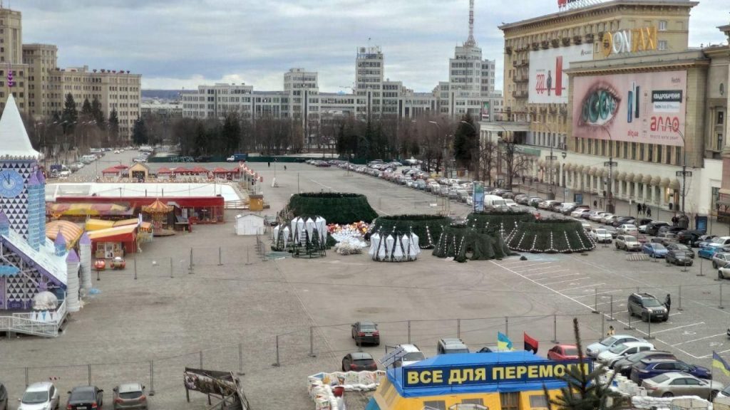 Главную елку Харькова разобрали и спрятали до следующего года (фото)