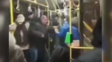 Кулачні бої у харківському тролейбусі: куди подівся непритомний (відео)