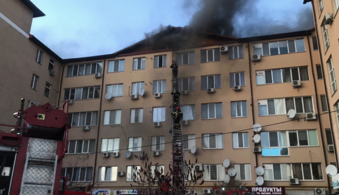 В Харькове загорелся жилой дом