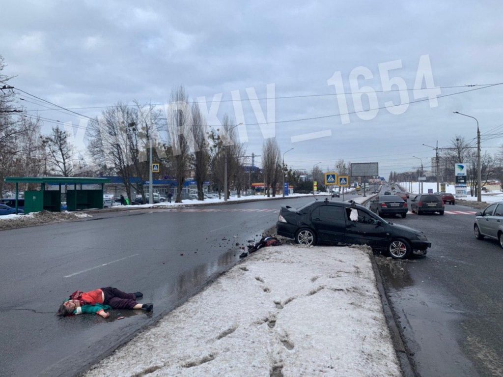 Две женщины погибли под колесами автомобиля на пешеходном переходе (видео, фото 18+)