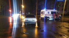 В Харькове автомобиль врезался в машину скорой помощи