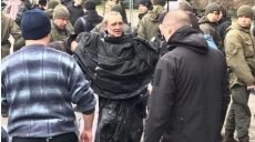Під офісом Президента України відбулася спроба самоспалення (фото, відео)