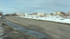 Прибирали сніг, якого не було: мешканці Нової Водолаги звинувачують місцеву владу у марнуванні коштів (відео)