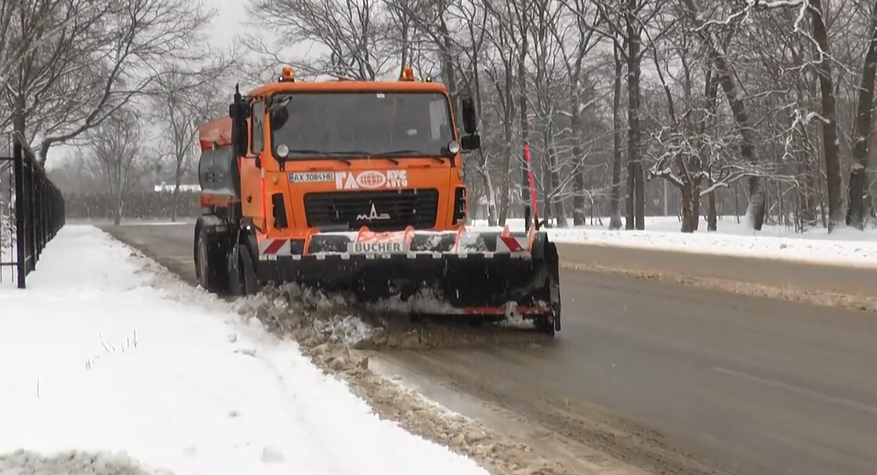 Харків’яни розповіли, скільки через заметіль доводиться чекати транспорт (відео)