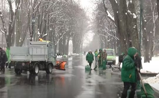 Очікували колапс, але сніг розтанув: як у Харкові готувалися до стихії (відео)