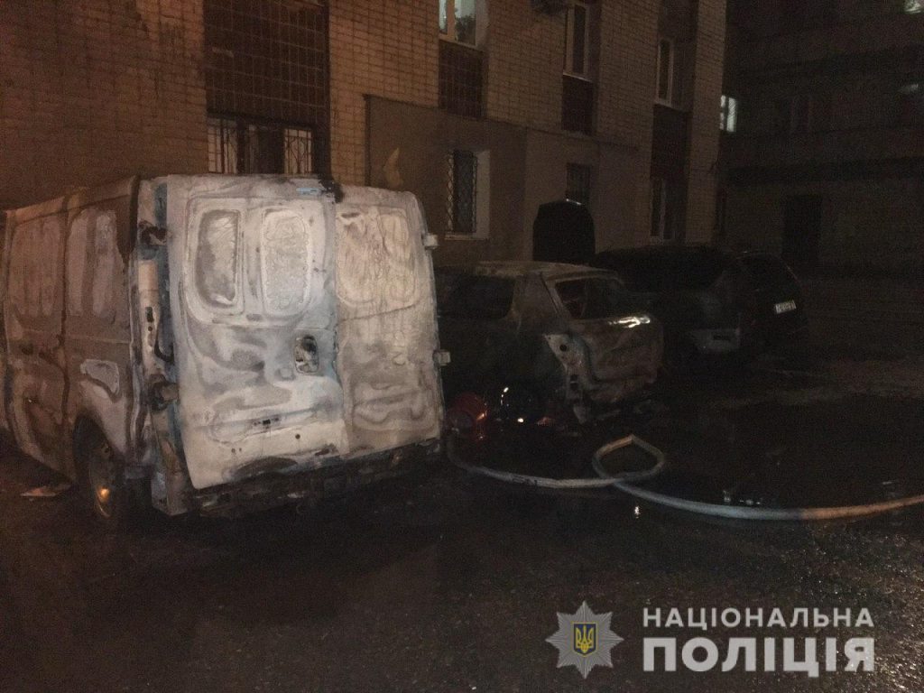 В Харькове разом сгорели четыре автомобиля (фото)