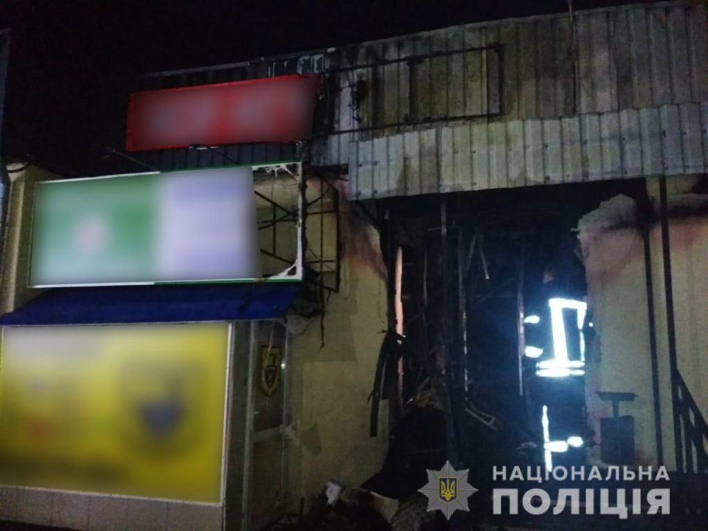 В Харькове ночью сгорел магазин (фото)