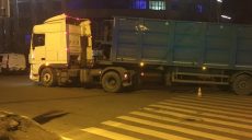 Обстоятельства наезда грузовика на пешехода устанавливают следователи (фото)