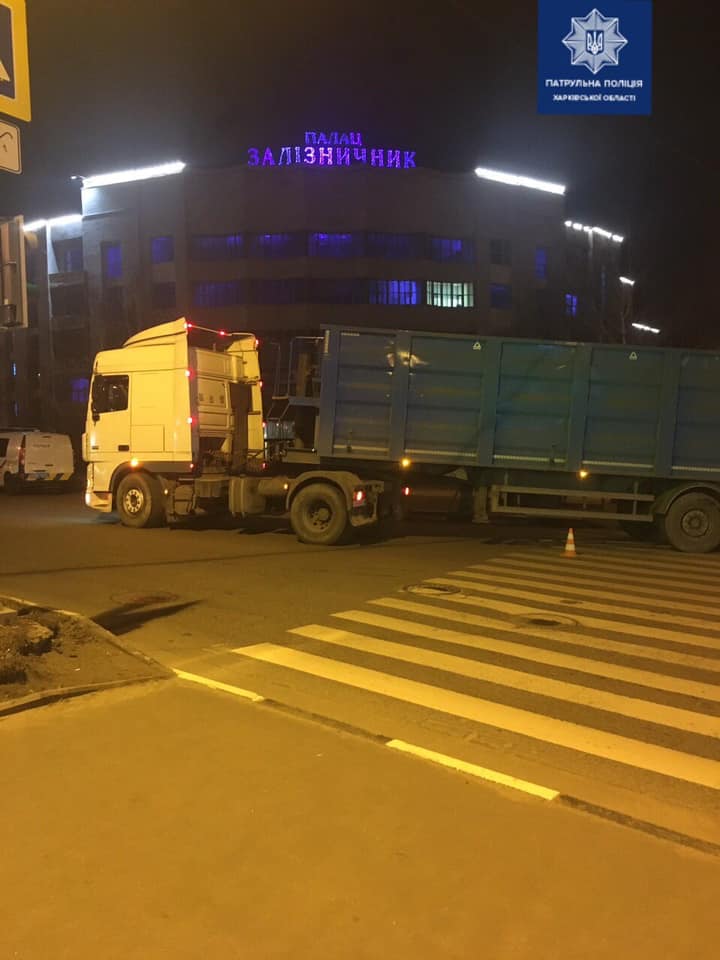 Обстоятельства наезда грузовика на пешехода устанавливают следователи (фото)