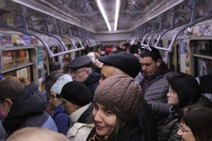 Метро в Харькове с утра работает в обычном режиме (фоторепортаж)