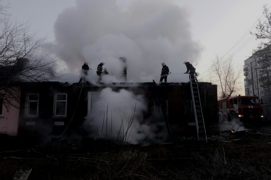 Спасатели потушили пожар в частном доме в Харькове (фото)