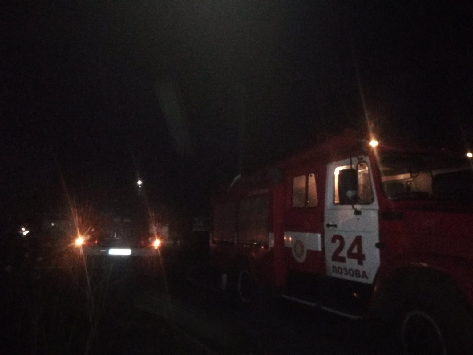 Две пенсионерки оказались заперты в своих домах из-за пожара на Харьковщине (фото)