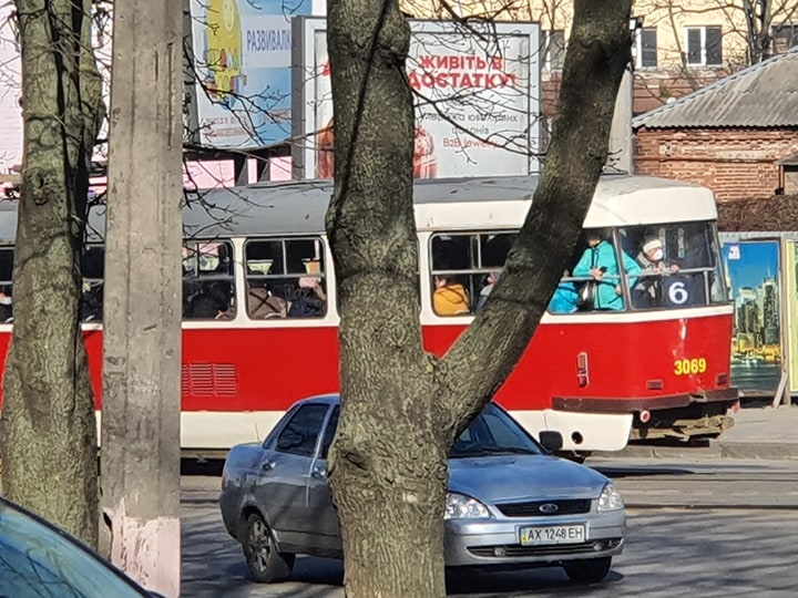 В Харькове вступили в силу карантинные ограничения на проезд в общественном транспорте (видео, фото)