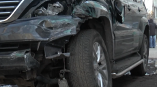 На Олексіївці іномарка розтрощила п’ять автівок під час погоні (відео)