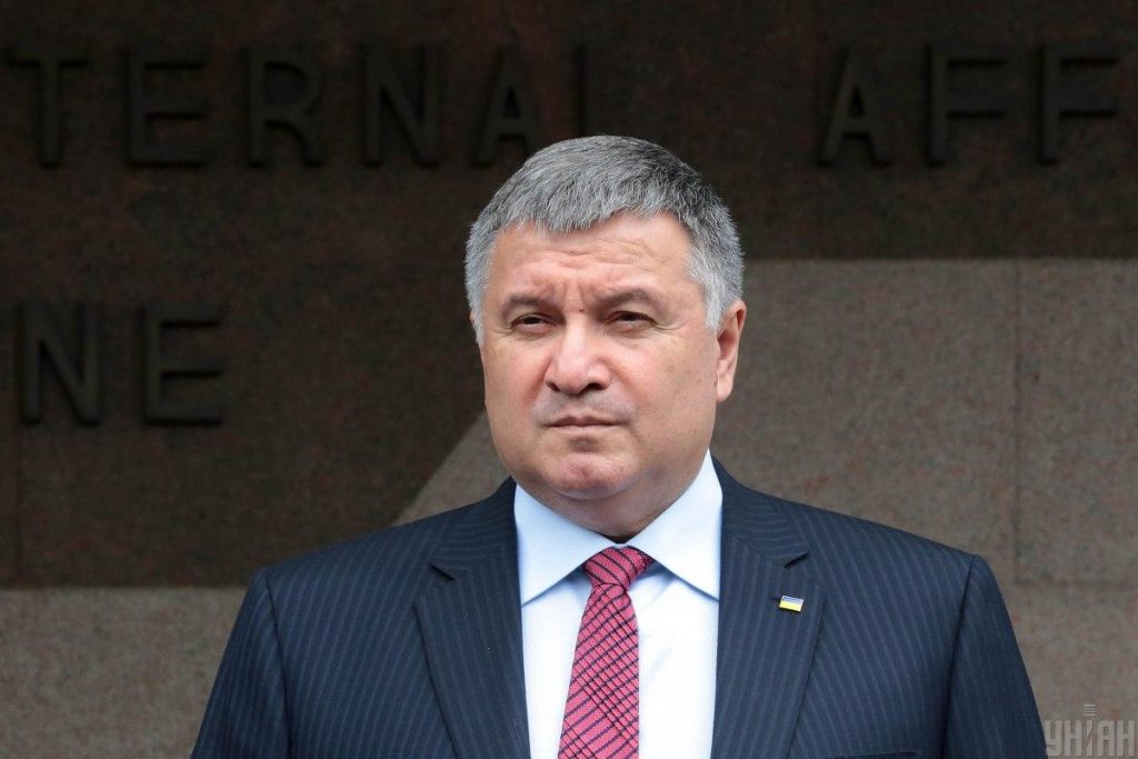 Аваков сохранит министерский пост. Вопрос об увольнении Рябошапки отложат — СМИ