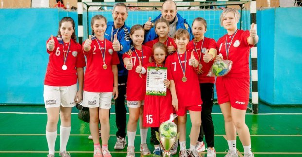 Шкільна ліга гандболу Харкова отримала переможців