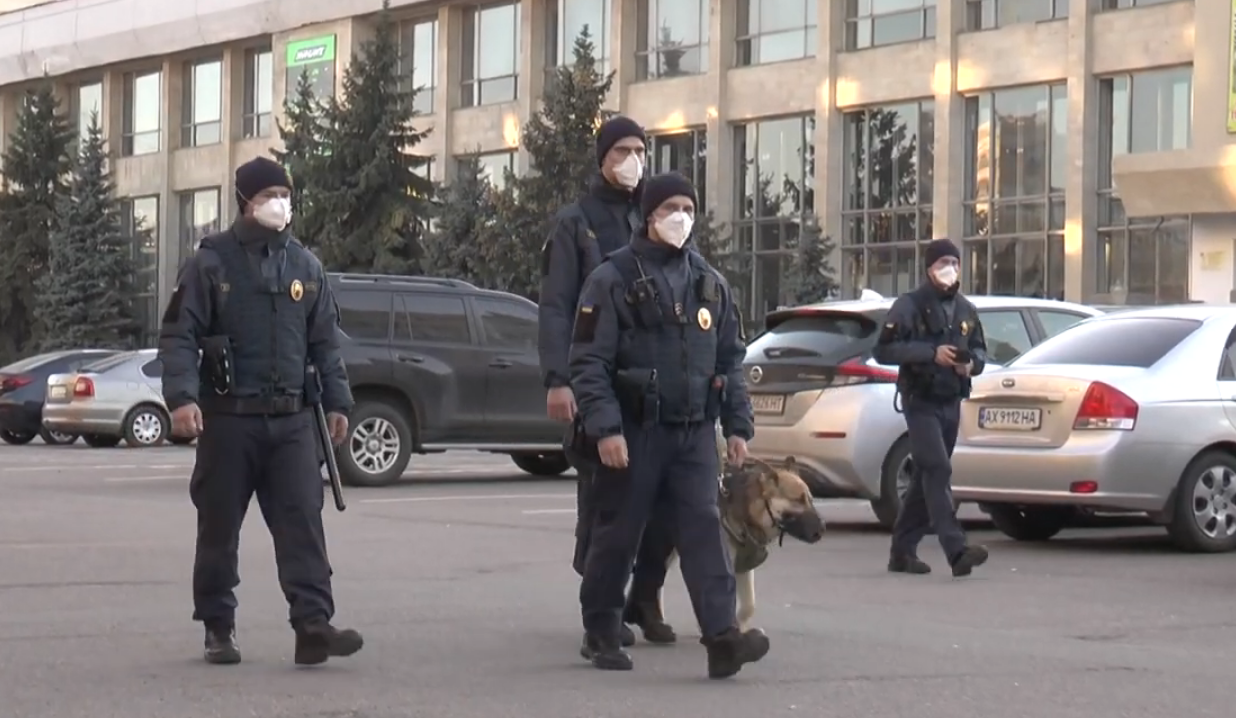Нацгвардійці виходять у Харкові на вечірнє патрулювання (відео)