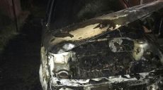 Полиция расследует ночное возгорание автомобиля в Харькове (фото)