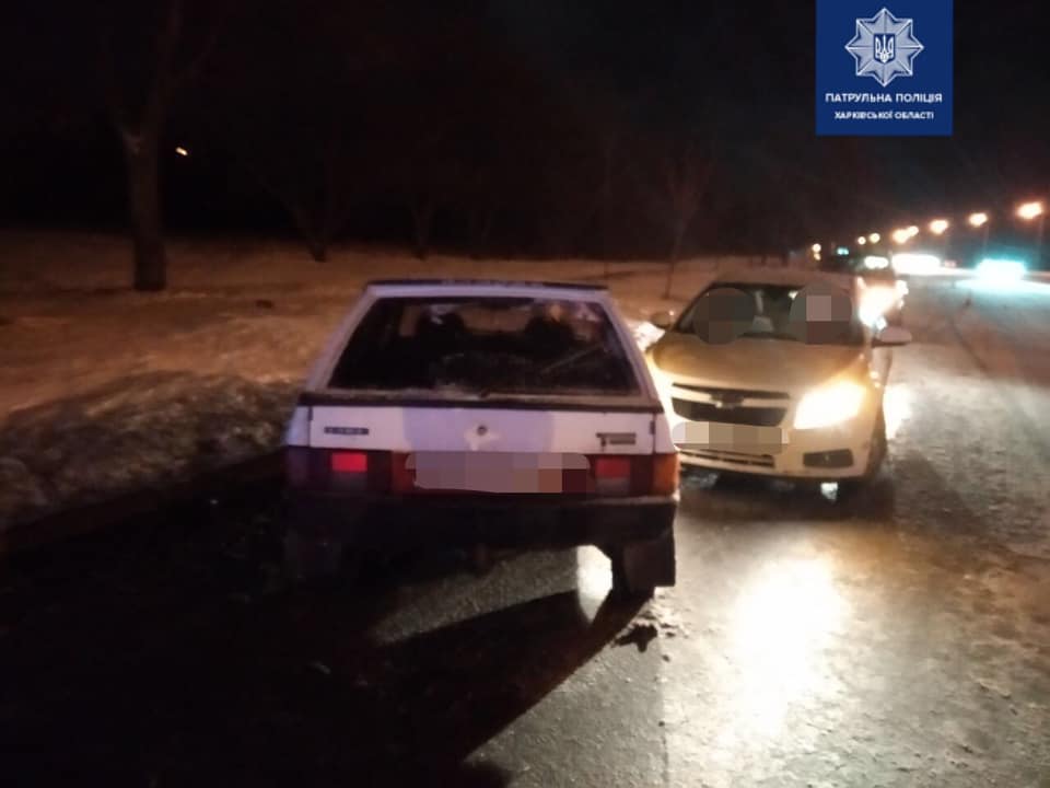 На проспекте Ландау водитель ВАЗ подбил Chevrolet (фото)