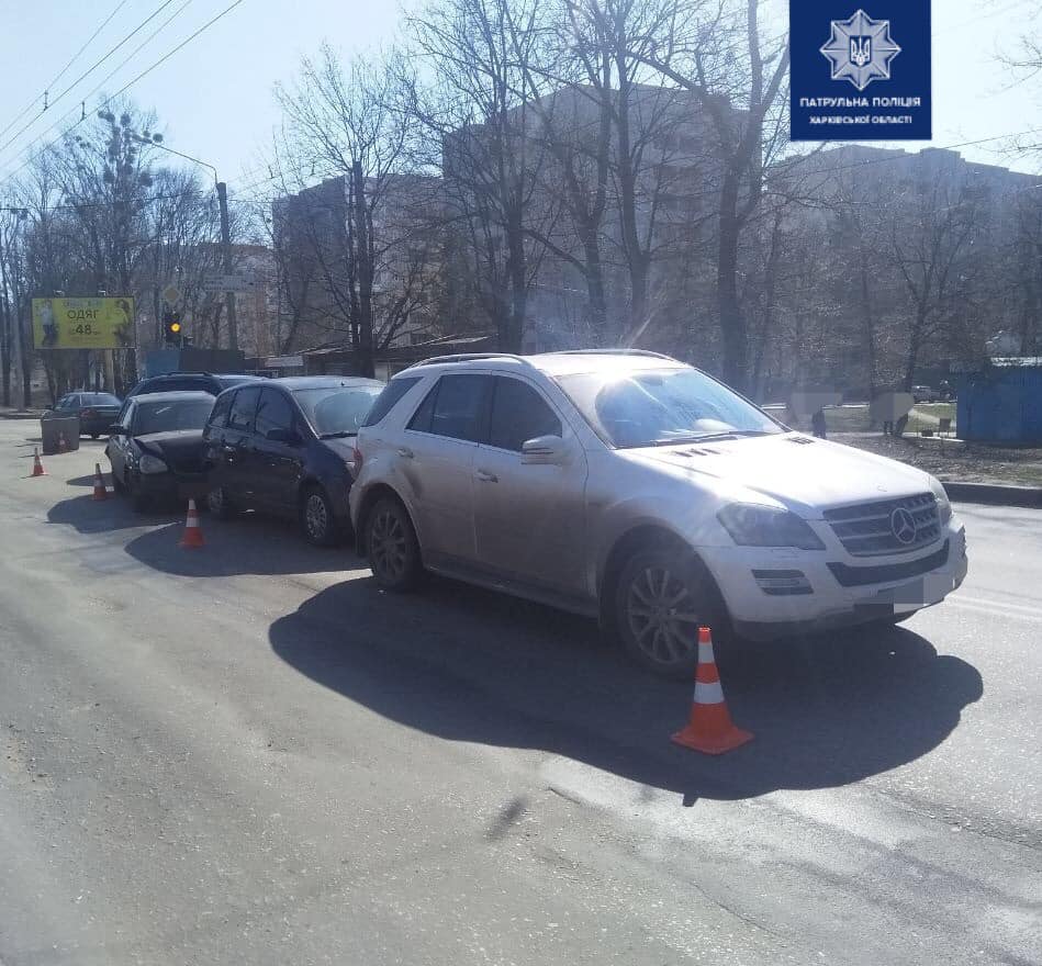 В Харькове столкнулись четыре автомобиля (фото)