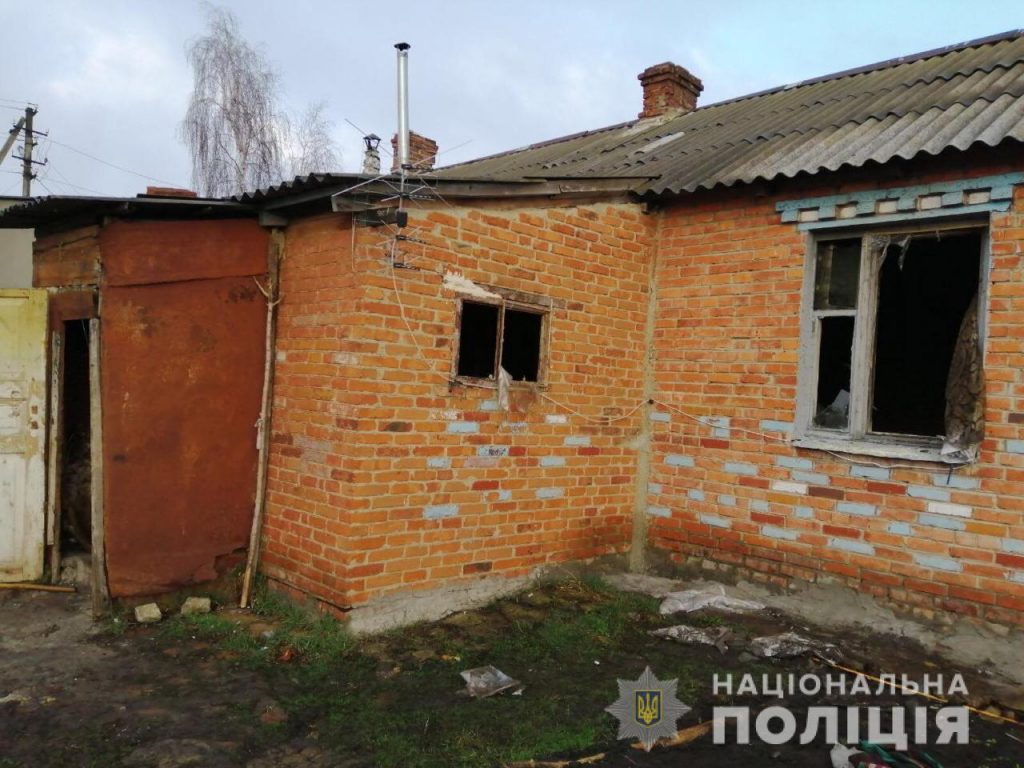На Харьковщине внук-подросток задушил бабушку и поджег дом (фото)