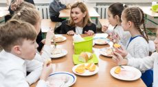 Жена Президента Украины познакомилась с питанием школьников (фото)