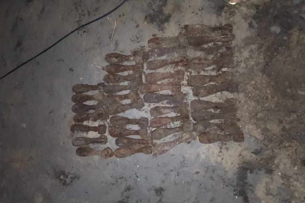 На Харьковщине в частном домовладении нашли 37  минометных мин (фото)