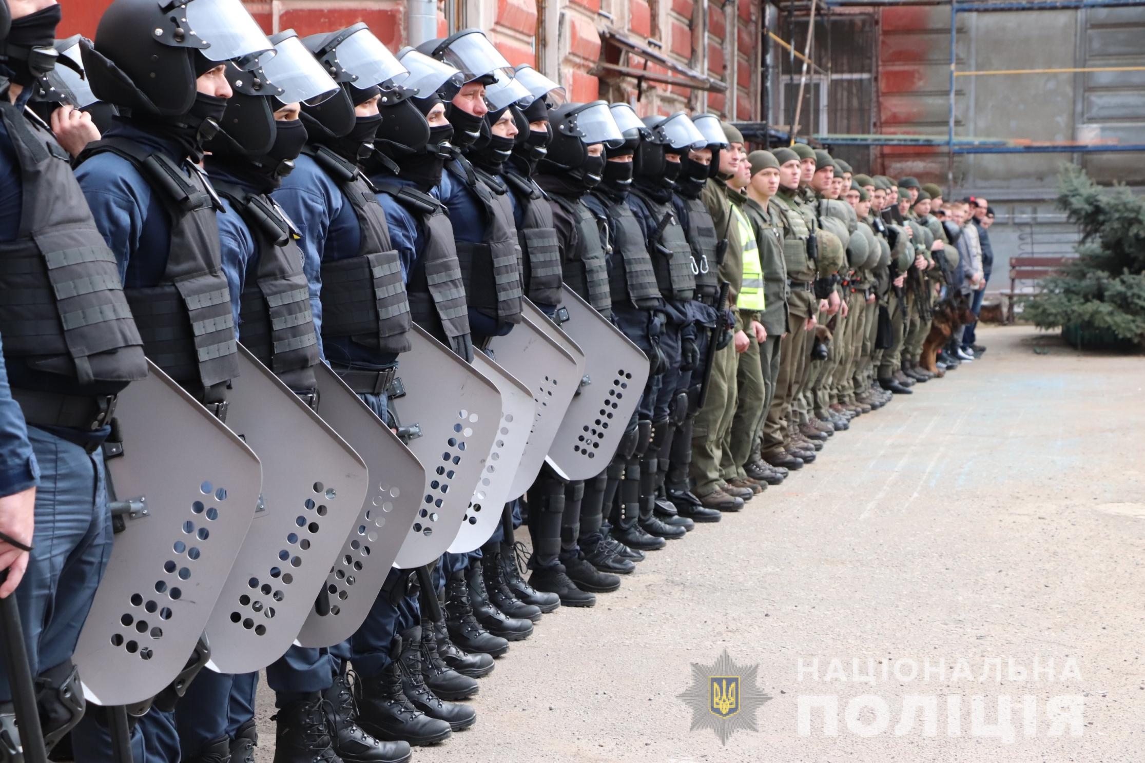 Харьковская полиция отработала действия по ликвидации беспорядков в зале суда (фото)