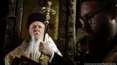 Вселенский патриарх временно запретил проводить церковные службы и обряды