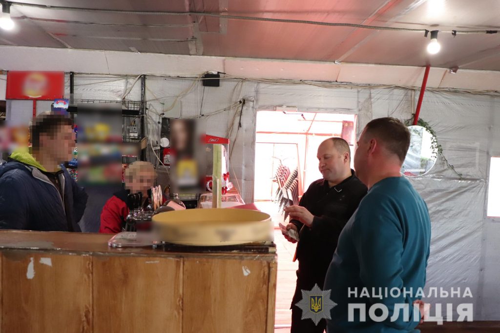 В Немышлянском районе полиция изъяла 50 литров алкоголя, который продавался без лицензии