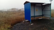 Мужчина разгромил две остановки из-за ссоры с девушкой