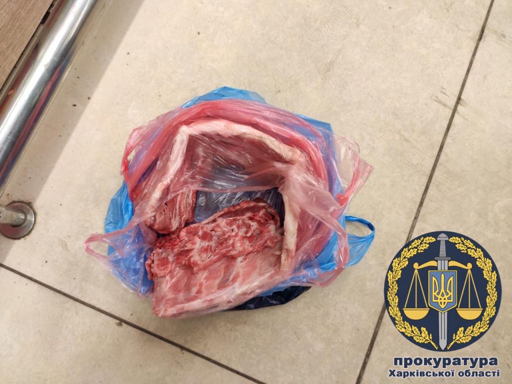 Харьковчанина, который «заминировал» супермаркет куском мяса, могут посадить на 6 лет (фото)