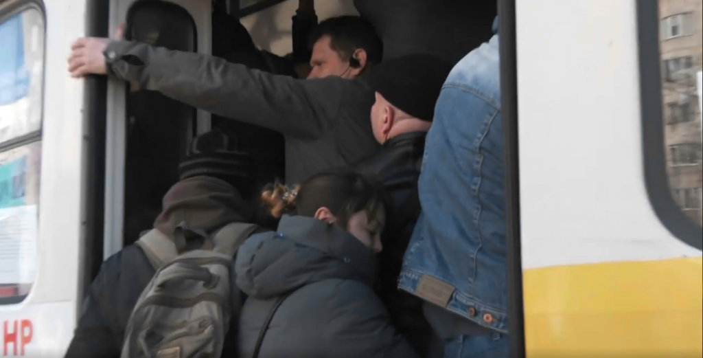 Перший день без метро у Харкові: як люди пересувалися містом (відео)