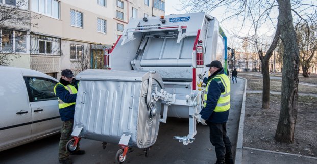 В Харькове проводиться дезинфекция контейнеров для мусора