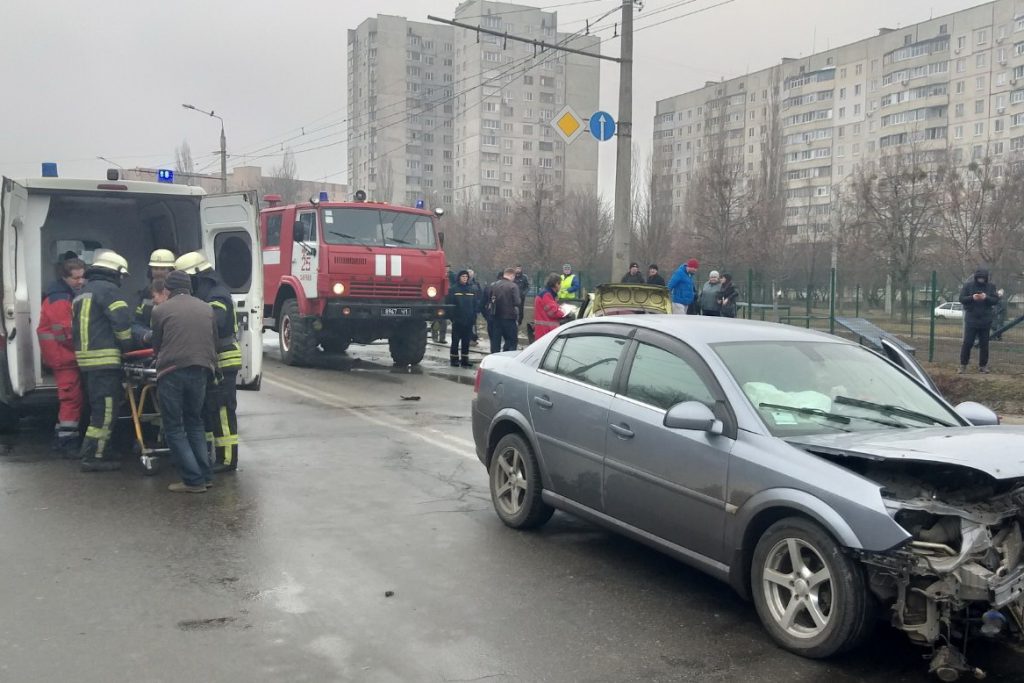 В Харькове в ДТП пострадали четыре человека. Двух из них пришлось деблокировать из салона (фото)