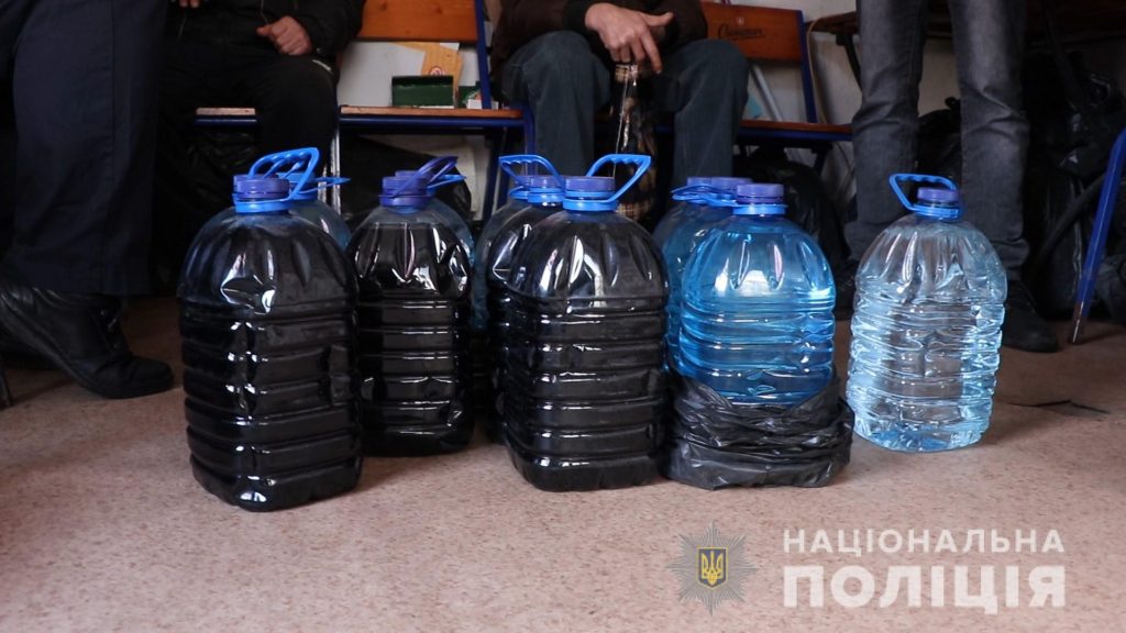 169 литров незаконного алкоголя было изъято полицией Харькова (фото)