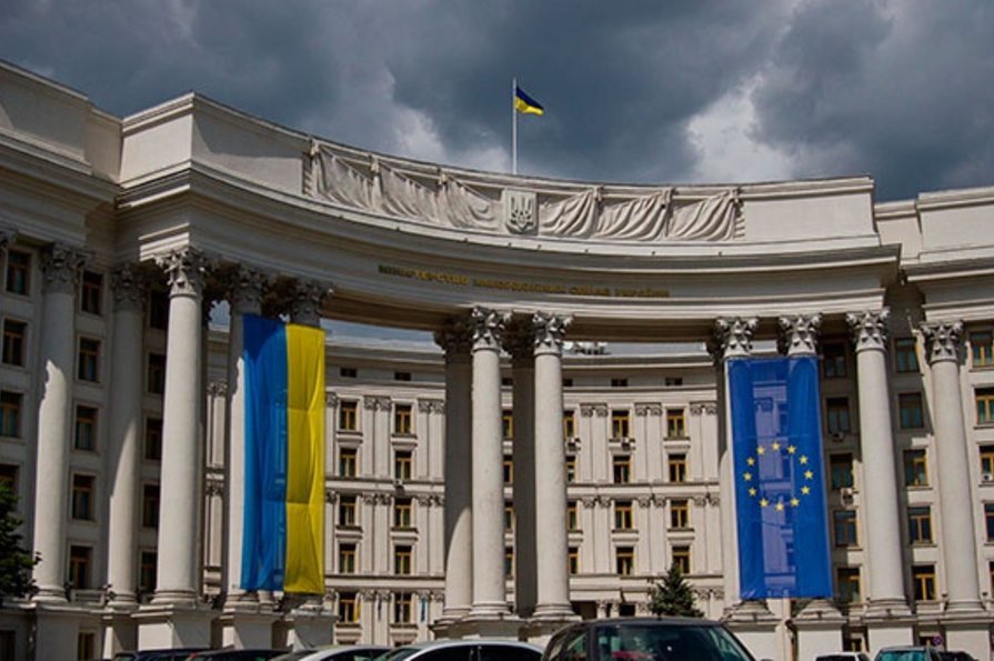 После закрытия границ МИД Украины запустит программу «Защита»
