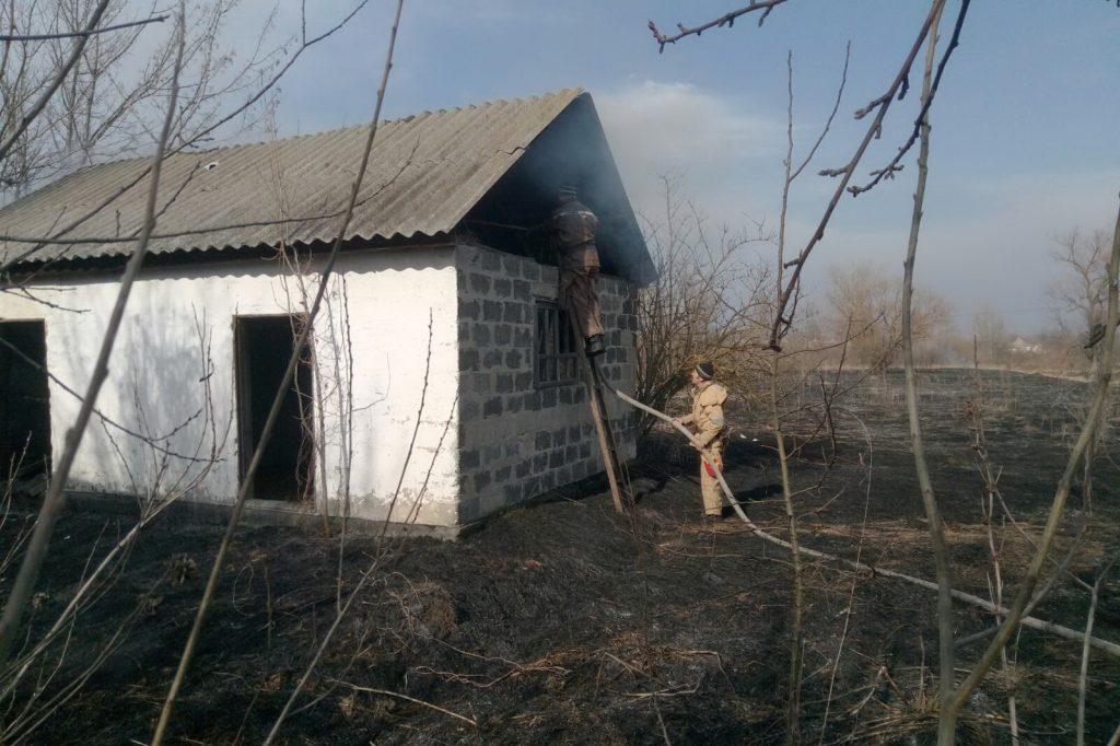 Пожары на открытых территориях постепенно приближаются к жилым домам Харьковщины