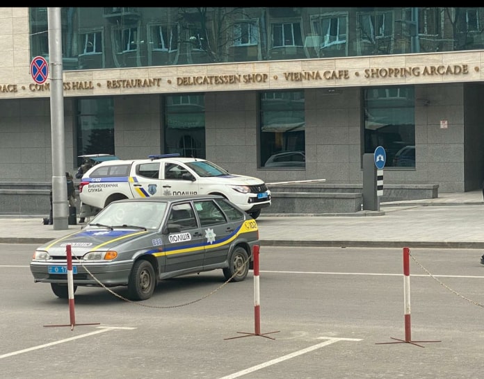 Возле отеля «Kharkiv Palace» в центре Харькова был взорван подозрительный пакет (фото, видео)
