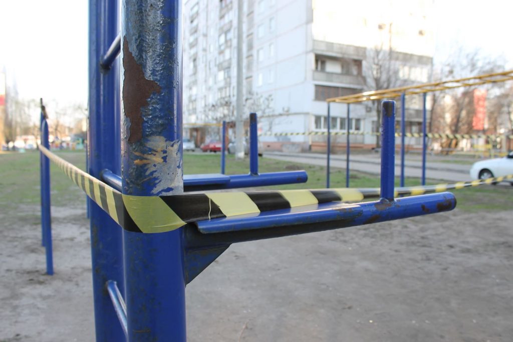 Із 26 березня у Харкові заборонено користуватися дитячими майданчиками (відео)