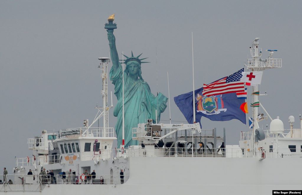 У США бракує місць в лікарнях та моргах