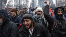 Мігранти з Близького Сходу намагаються прорватися через кордон з Грецією (відео)