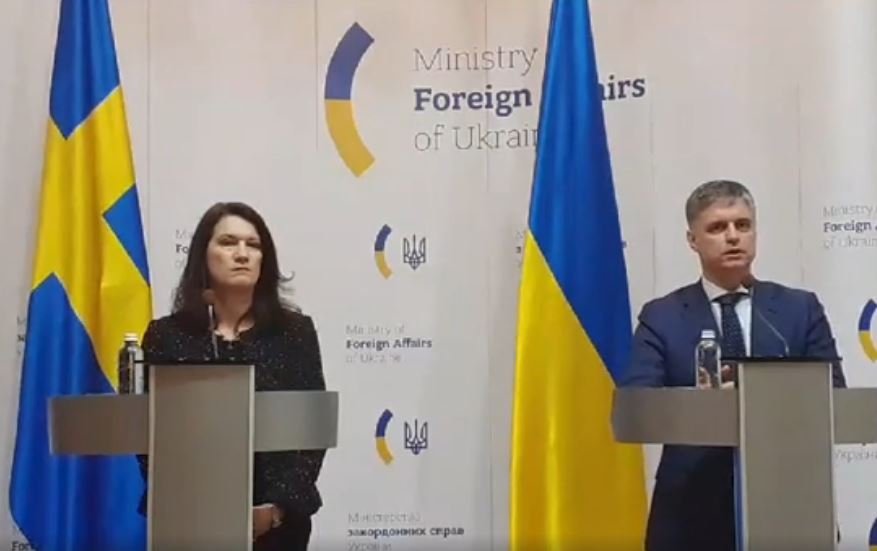 Відбулася спільна прес-конференція міністрів закордонних справ України та Швеції (відео)